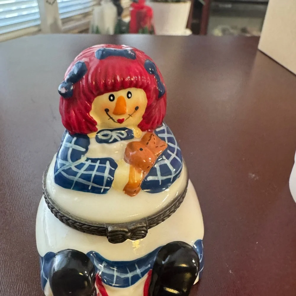 Vintage Porcelain Raggedy Ann Hinged Trinket Box - Picture 2 of 6